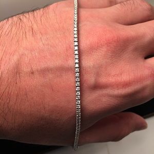 Diamond tennis bracelet set in 18ct white gold